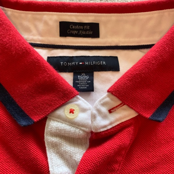 Tommy Hilfiger men’s size XL polo with patch - Picture 4 of 5